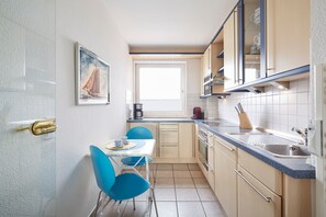 Kühlschrank, Mikrowelle, Ofen, Geschirrspüler