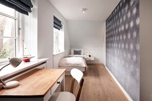 4 Schlafzimmer, Zimmersafe, Schreibtisch, WLAN
