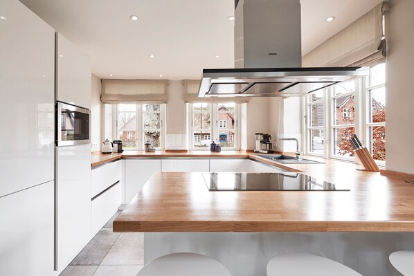 Køleskab, mikrobølgeovn, ovn, opvaskemaskine