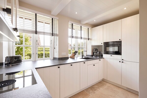 Køleskab, mikrobølgeovn, ovn, opvaskemaskine