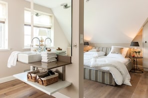 2 chambres, coffres-forts dans les chambres, Wi-Fi, draps fournis