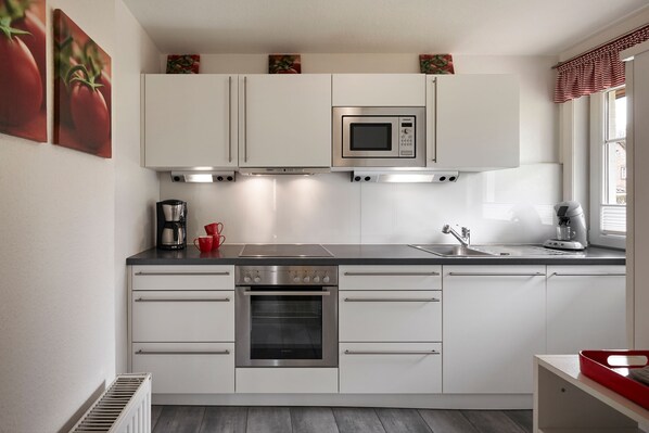 Køleskab, mikrobølgeovn, ovn, opvaskemaskine