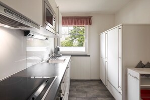 Kühlschrank, Mikrowelle, Ofen, Geschirrspüler