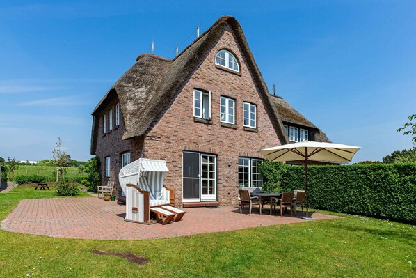Outdoor dining - Thatched roof house Hedehusum - Hedehusum (Utersum)