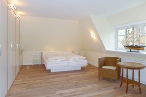 2 Schlafzimmer, Zimmersafe, Schreibtisch, WLAN