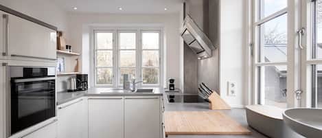 Fridge, microwave, oven, dishwasher
