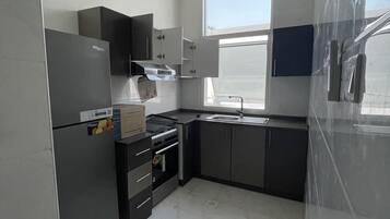 Fridge, microwave, oven, stovetop