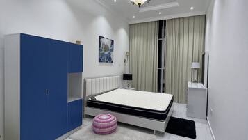 3 bedrooms, iron/ironing board, free WiFi, bed sheets