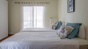 3 bedrooms, iron/ironing board, free WiFi, bed sheets