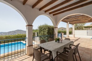 Outdoor dining - Villa "Hugo" with Sea and Mountain View & Wi-Fi (Cómpeta)