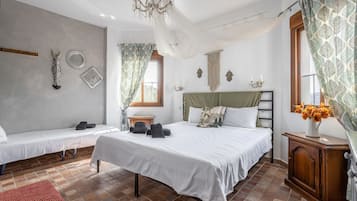 7 bedrooms, iron/ironing board, free WiFi, bed sheets