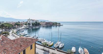 Ferienwohnung im Hotel 'Gardasol Romantic 2 Vista Lago' mit Seeblick, Pool & WLAN