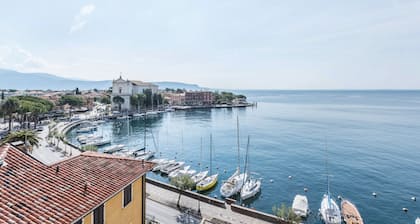 Ferienwohnung im Hotel 'Gardasol Romantic 2 Vista Lago' mit Seeblick, Pool & WLAN