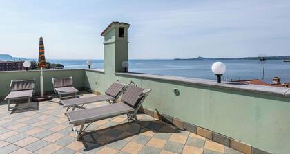 Hotel Apartamento 'Gardasol Romantic 2 Vista Lago' con vistas al lago, piscina y Wi-Fi