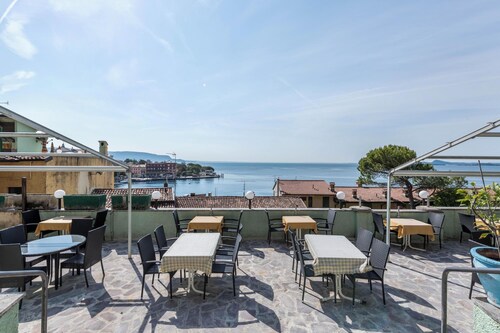 Ferienwohnung im Hotel 'Gardasol Romantic 2 Vista Lago' mit Seeblick, Pool & WLAN