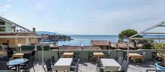 Hotel Apartment 'Gardasol Romantic 2 Vista Lago' with Lake View, Pool & Wi-Fi