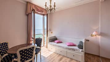 1 chambre, fer et planche à repasser, accès au Wi-Fi (inclus)