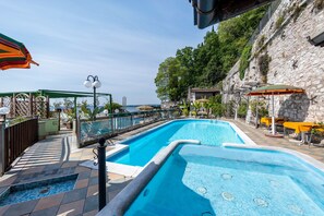 Pool - Hotel Apartment "Gardasol Romantic 1 Vista Lago" with Lake View, Pool & Wi-Fi (Toscolano maderno)