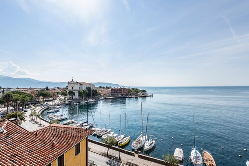 Hotel Ferienwohnung "Gardasol Superior 1 Vista Lago" mit Seeblick, Pool & WLAN