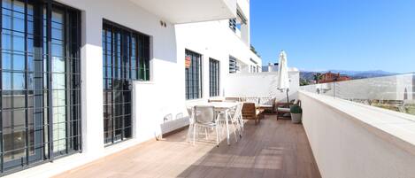 تناول الطعام بالخارج