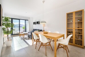 Dining - Apartment "Torre del Mar - 003" close to Beach with Shared Pool & Wi-Fi (Torre del Mar)