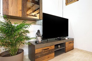 Interior - Vacation Home "Casa Alexis" with Wi-Fi, Terrace & Garden (La lajita)