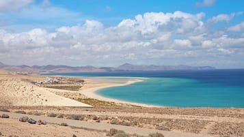 Una playa cerca