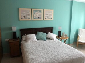 Room - Cozy Apartment in Cala en Blanes with Pool and Air Conditioning (Ciutadella)