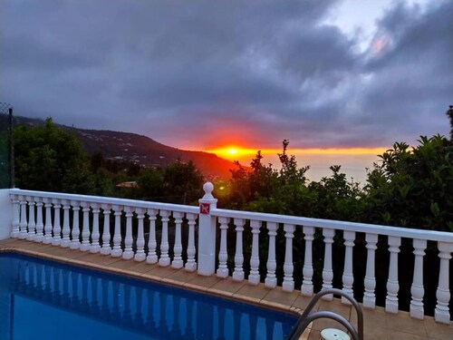Ferienhaus LaCerca mit Meerblick, Pool, WLAN und Garten