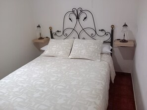 2 dormitorios, tabla de planchar con plancha, wifi gratis y ropa de cama