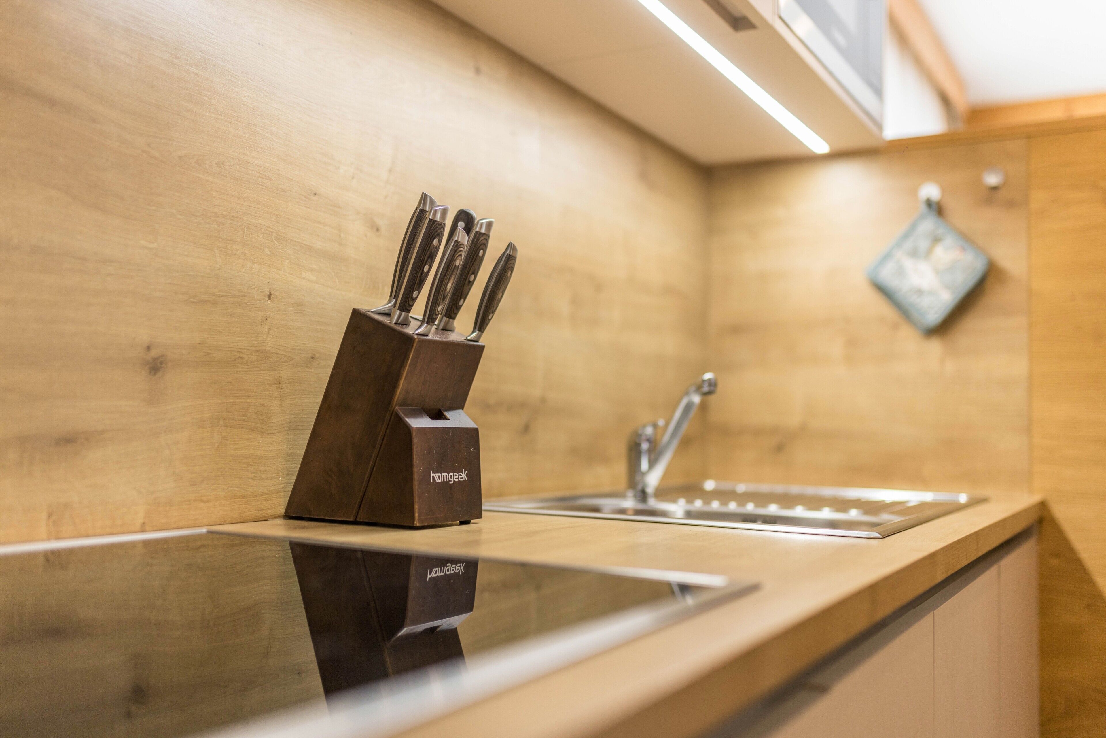 Kühlschrank, Mikrowelle, Herdplatte, Geschirrspüler