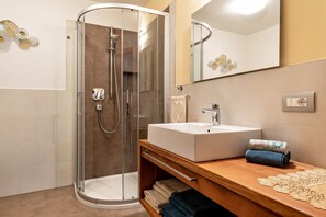 Shower, hair dryer, towels - Apartment 'Ciasa Rungg Monte Sella Suite' with Mountain View, Balcony & Wi-Fi (St.Vigil)