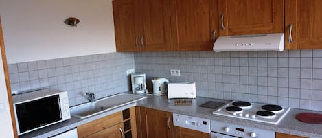 冷蔵庫、電子レンジ、オーブン、食器洗い機