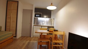 Dining - Studio CLASSIC 4 pers, south balcony, heart of Tignes Le Lavachet (Tignes-Le Lavachet)