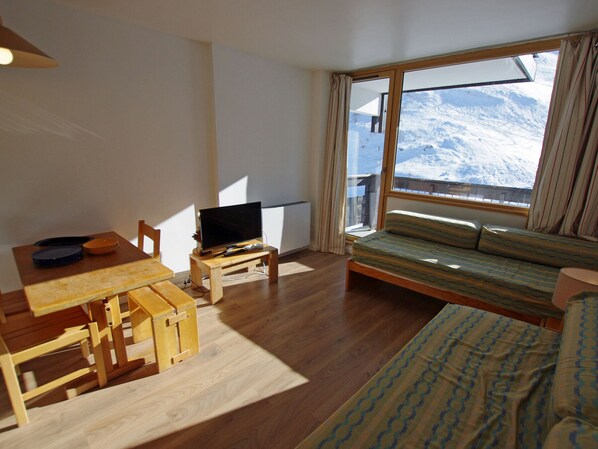 TV - Studio CLASSIC 4 pers, south balcony, heart of Tignes Le Lavachet (Tignes-Le Lavachet)