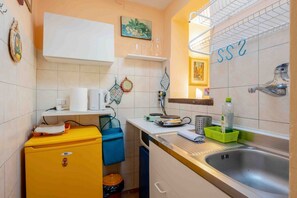Fridge, microwave
