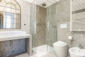 Dusche, Bidet