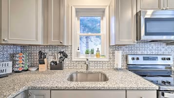Fridge, microwave, stovetop, coffee/tea maker