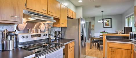 Réfrigérateur, micro-ondes, plaque de cuisson, lave-vaisselle