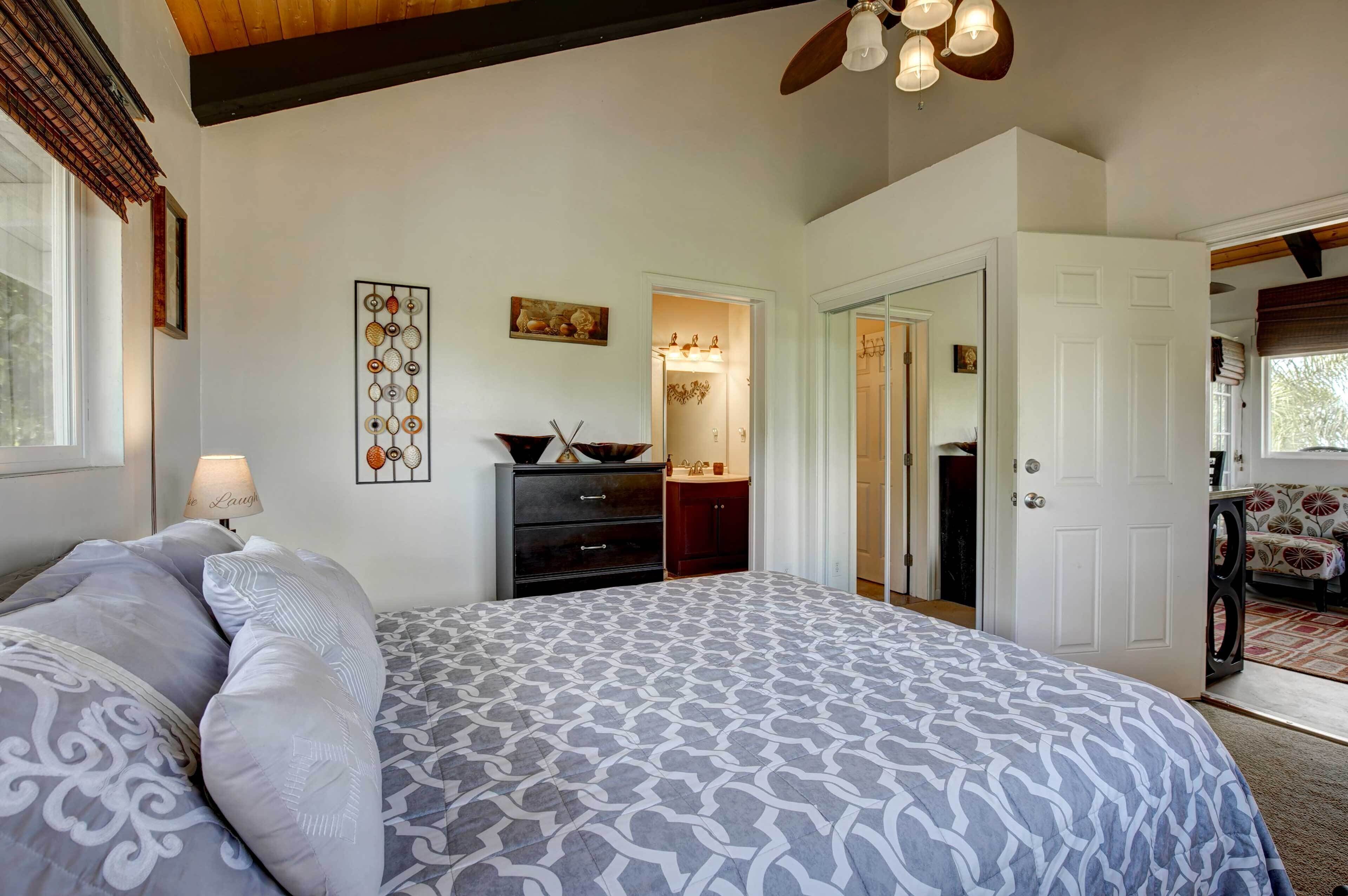 1 bedroom, desk, iron/ironing board, Internet