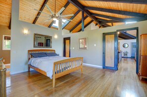 3 bedrooms, iron/ironing board, Internet, bed sheets - Kailua-Kona House w/ Balcony & Ocean Views! (Kailua-Kona)