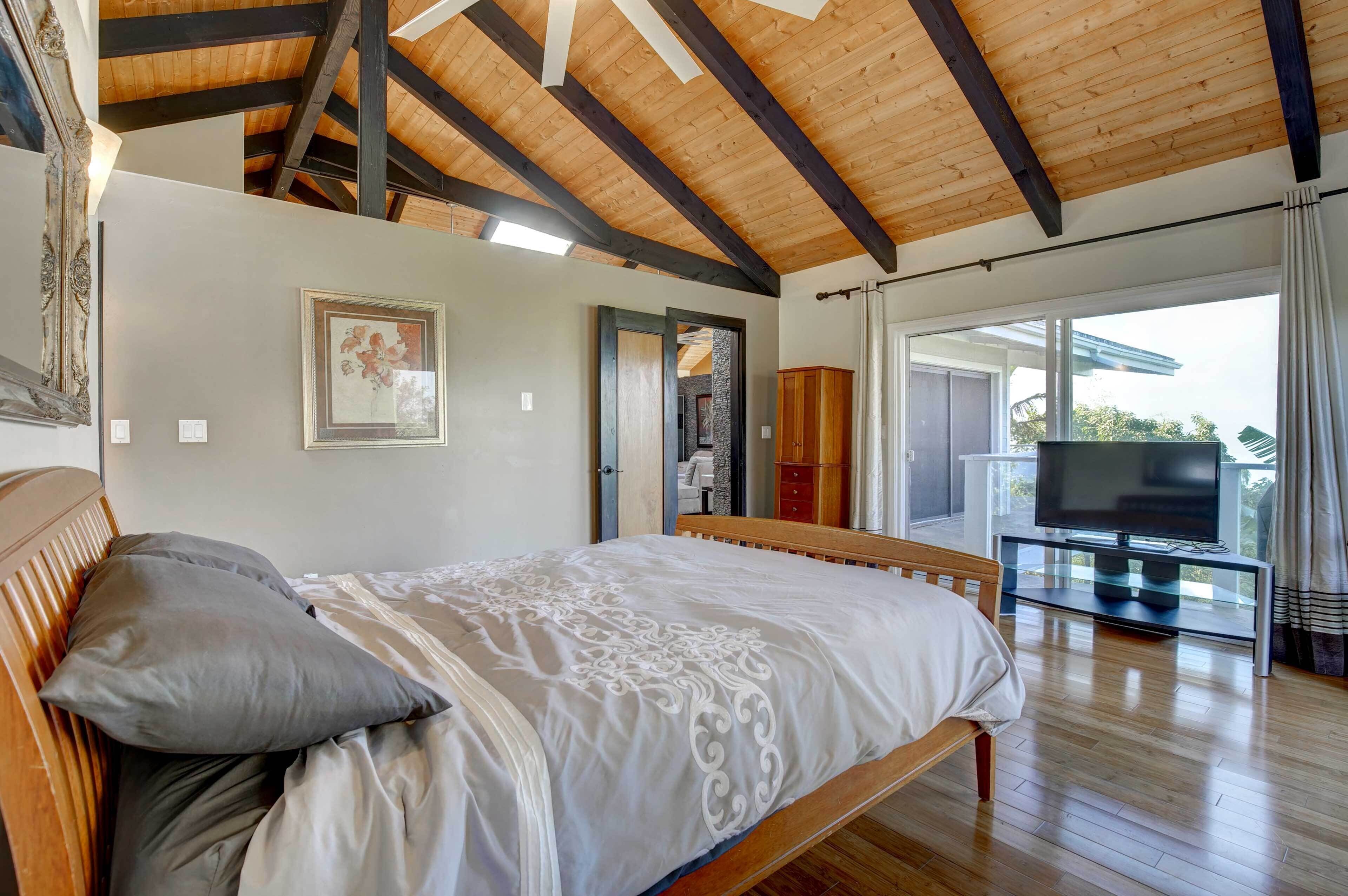 3 bedrooms, iron/ironing board, internet, bed sheets