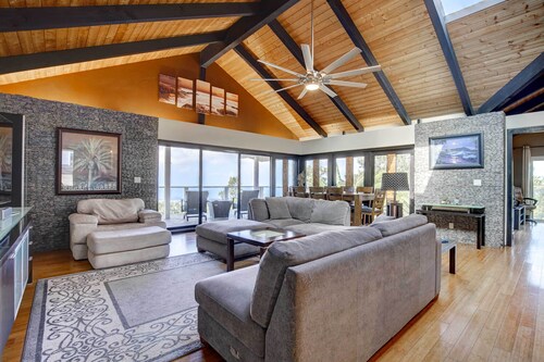 Kailua-Kona House w/ Balcony & Ocean Views!