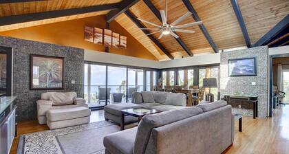 Kailua-Kona House w/ Balcony & Ocean Views!