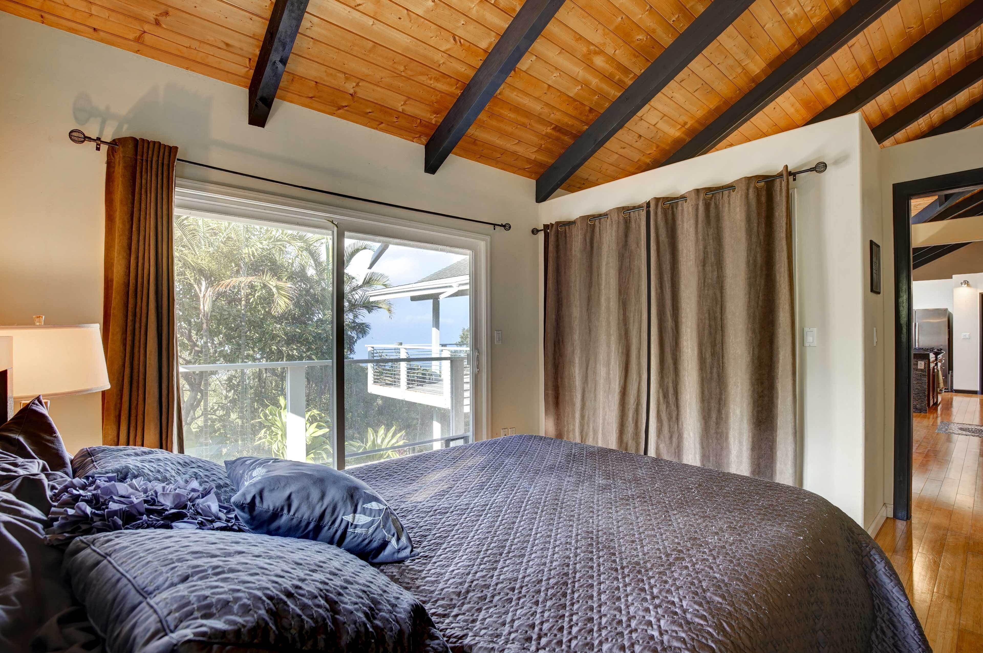 3 bedrooms, iron/ironing board, internet, bed sheets