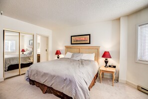 2 bedrooms, iron/ironing board, Internet, bed sheets