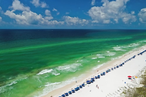 RATES REDUCED! Private Pool, House and Cabana House in Destin, Walk to Beach!