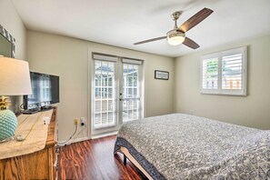 2 bedrooms, desk, iron/ironing board, Internet - 1 Mi to Beach: Nokomis Home w/ Private Pool (Nokomis)