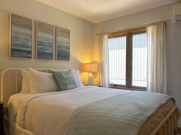 5 bedrooms, iron/ironing board, WiFi, bed sheets