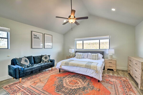 4 bedrooms, desk, iron/ironing board, travel crib